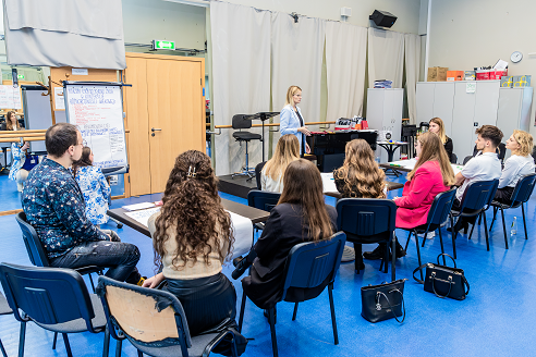 Uczestnicy warsztatów dla osób do 30. roku życia pdczas Zgromadzenia Małopolskiego Partnerstwa na rzecz Osób Młodych